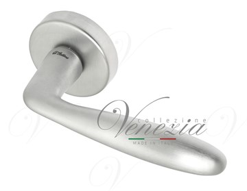 Дверная ручка на круглом основании Fratelli Cattini "DROP" 7-CS матовый хром