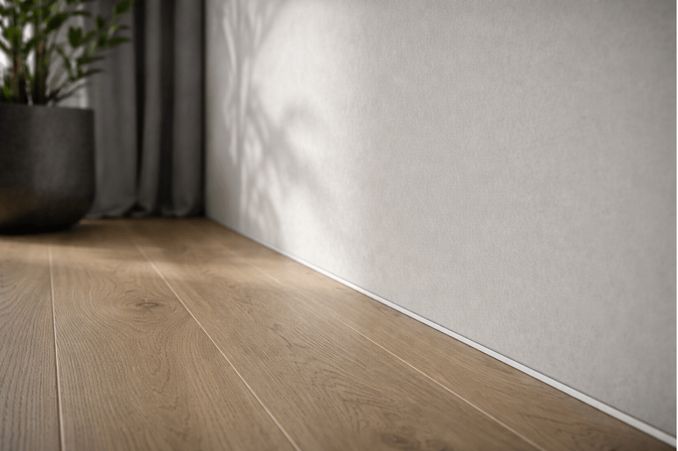 Микроплинтус: особенности и преимущества для интерьера